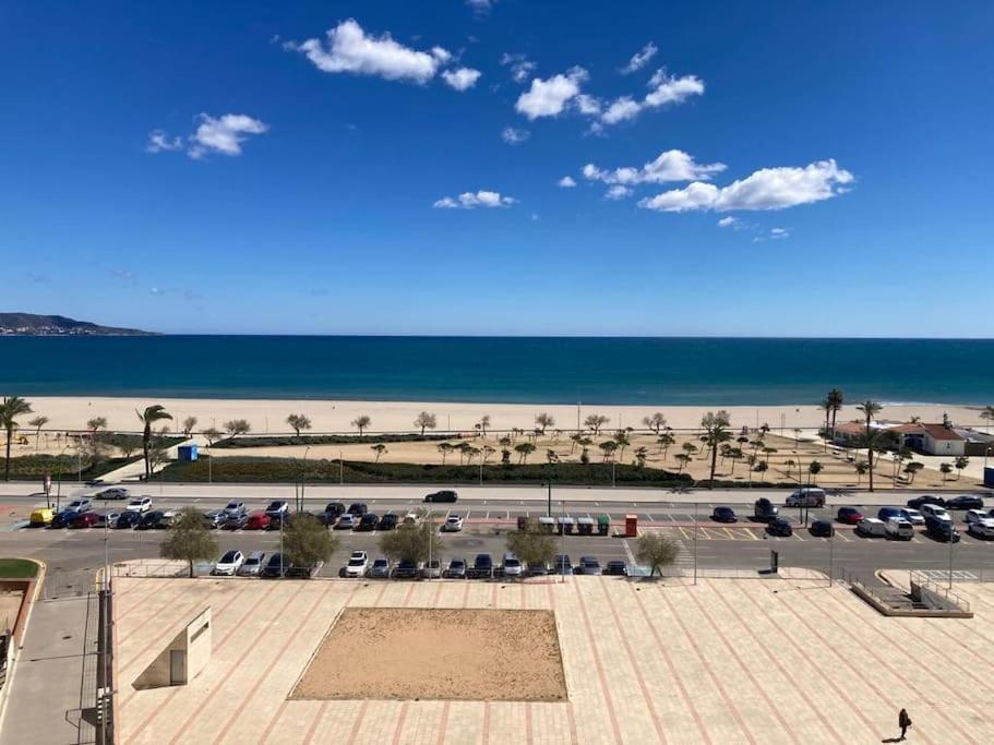 Vistas Frontales Al Mar Apartment Емпуриабрава Екстериор снимка