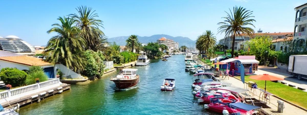 Vistas Frontales Al Mar Apartment Емпуриабрава Екстериор снимка