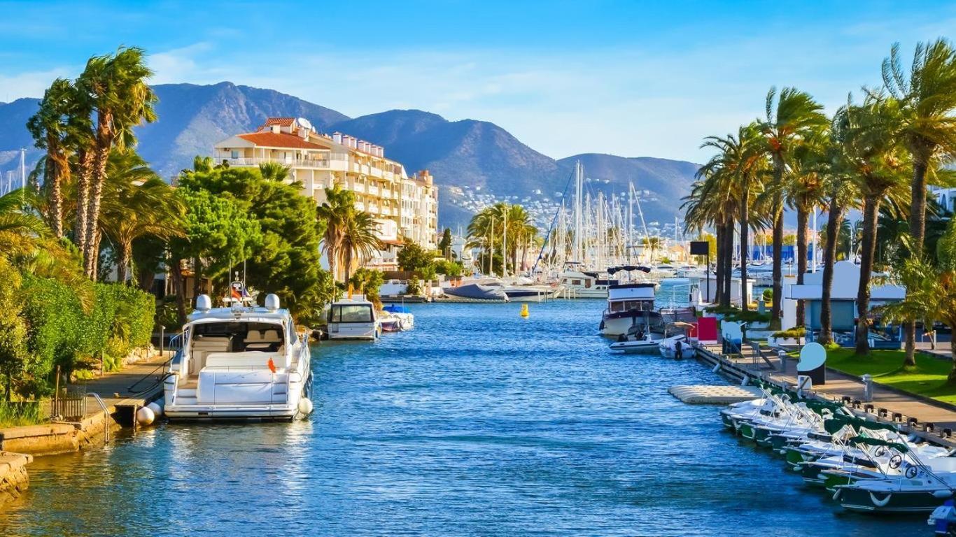 Vistas Frontales Al Mar Apartment Емпуриабрава Екстериор снимка